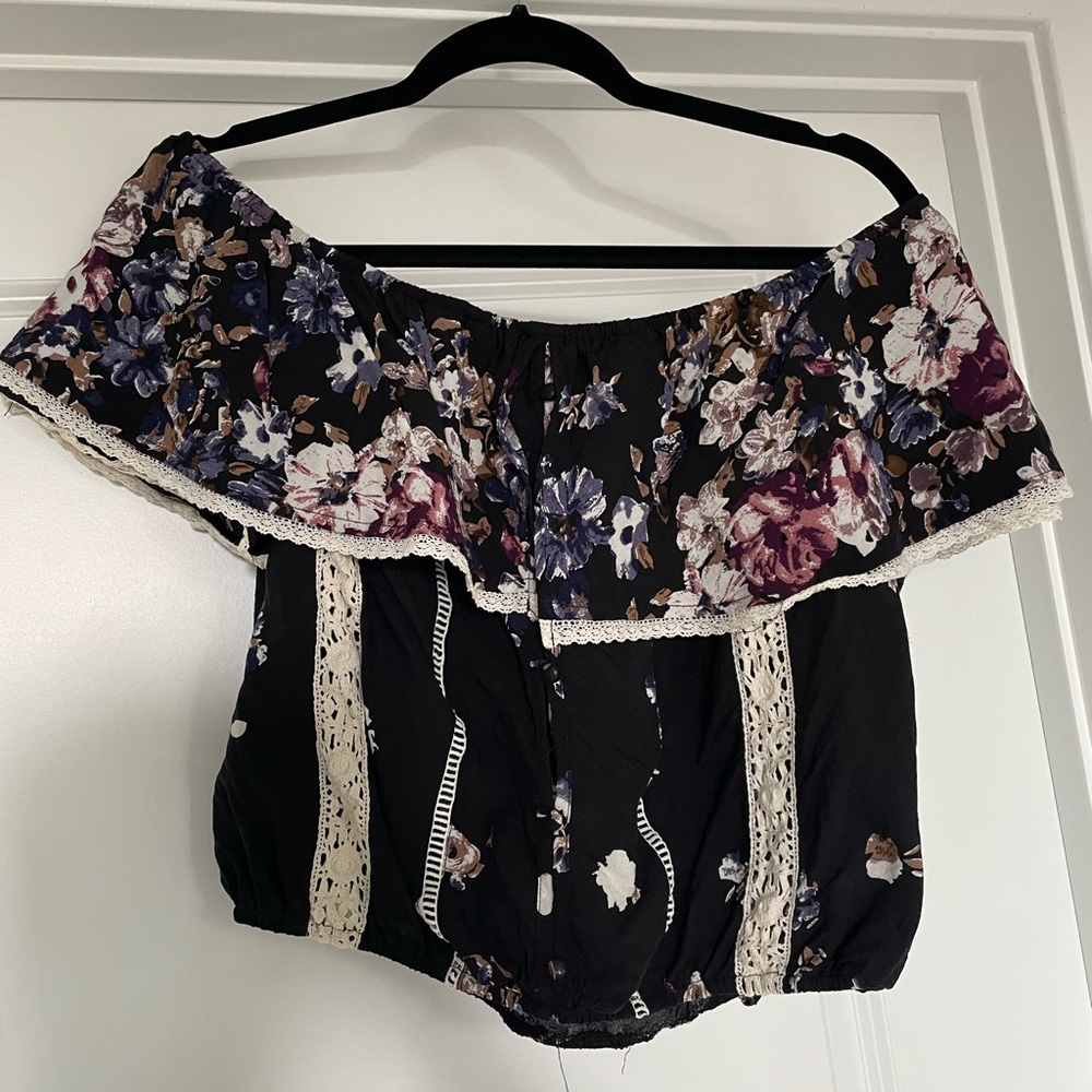 Off the shoulder cropped blouse